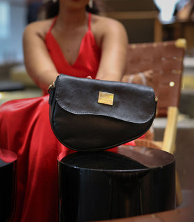 Denri Africa's black Montana Sling Bag. Durable black sling bag, small carry design, ideal for movement.