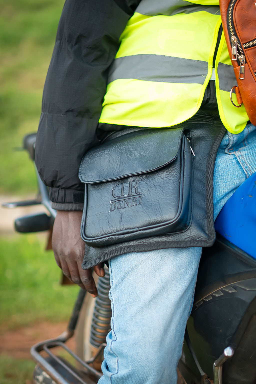 Denri Chase Thigh Bag | Thigh / Leg Bag | Hands-Free & Active Use | Durable Material, Adjustable Strap & Secure Pockets | Sporty, Urban Utility