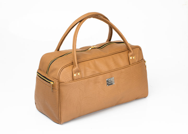 Denri Africa's beige KAZ Travel Bag. Spacious travel duffle, neutral-tone vegan leather bag, ideal for weekend travel and trips.